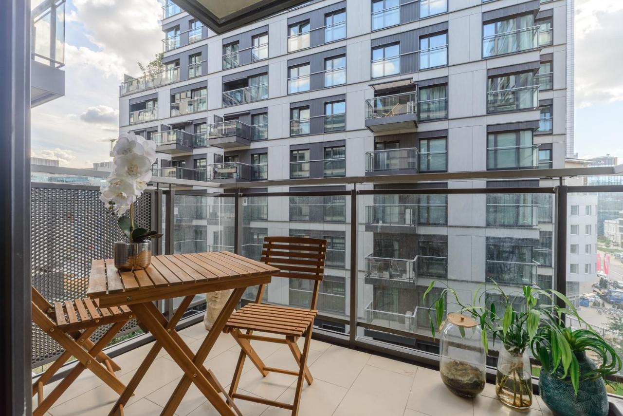 Lumina Luxury Apartments In Mennica Residence Варшава Экстерьер фото