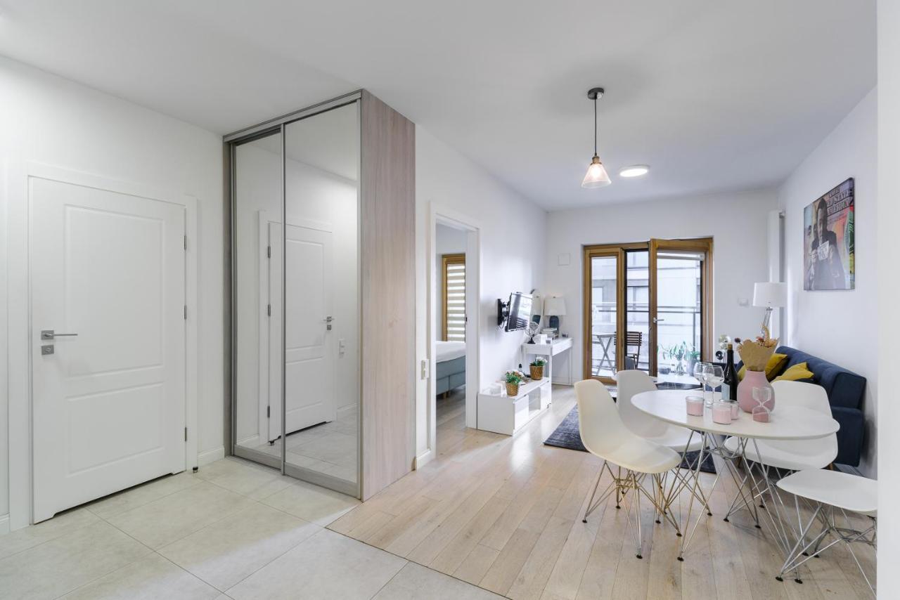 Lumina Luxury Apartments In Mennica Residence Варшава Экстерьер фото