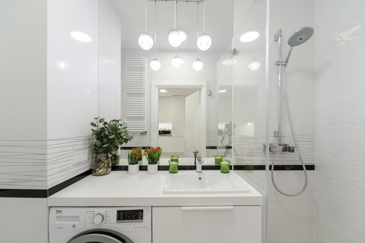 Lumina Luxury Apartments In Mennica Residence Варшава Экстерьер фото